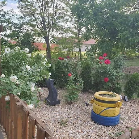 Tomajlovastora Romantikus Haz